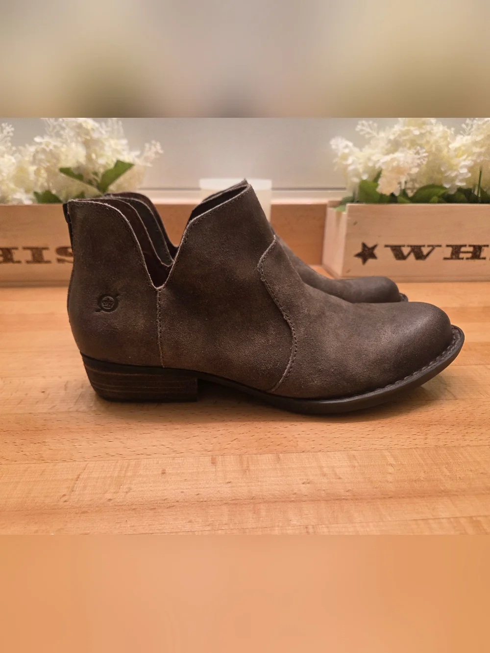 Born Kerri Ankle Boots Brown Suede Leather Womens Size 9.5